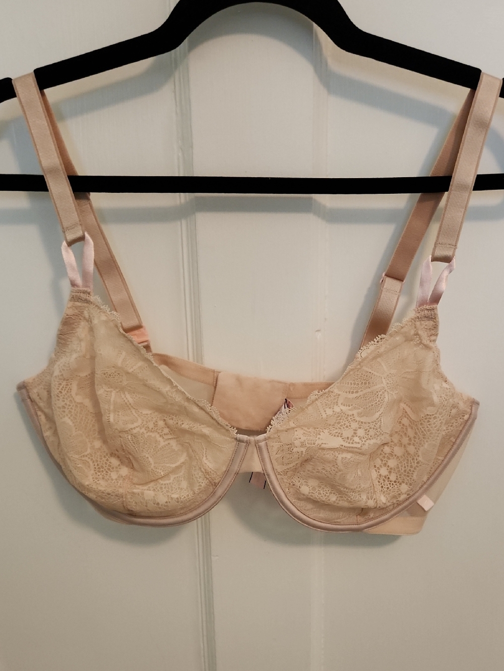 Victoria's Secret Beige Lace Underwire Bra